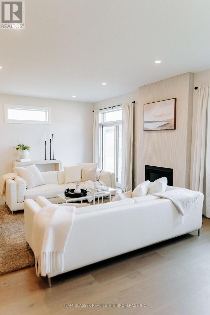 Lot 17 - 71 Dearing Drive, South Huron (Stephen), ON - Indoor Photo Showing Living Room