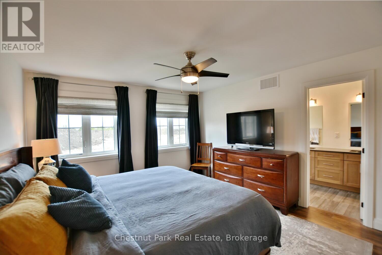 146 Red Pine Street, Blue Mountains, ON - Indoor Photo Showing Bedroom