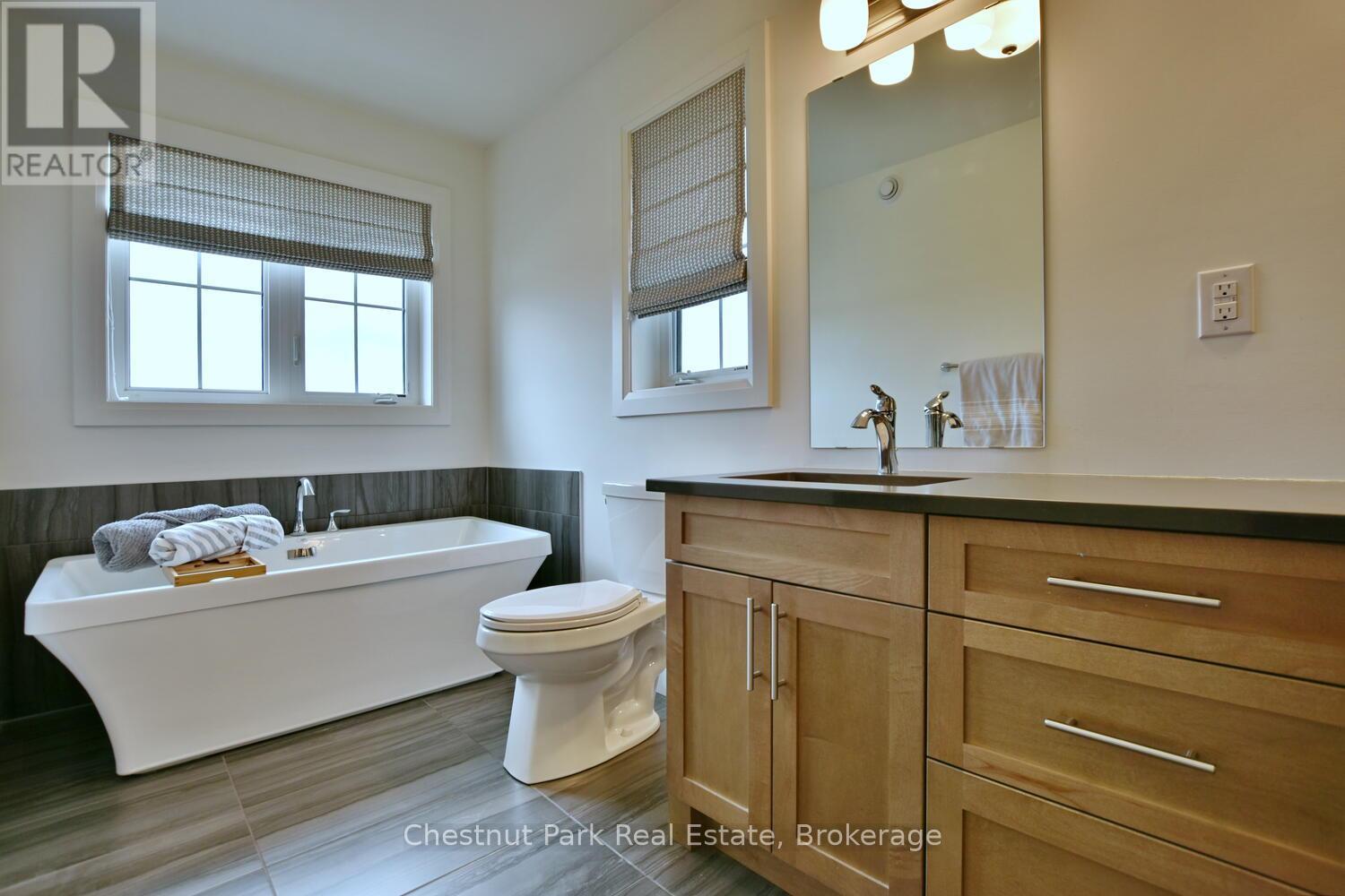 146 Red Pine Street, Blue Mountains, ON - Indoor Photo Showing Bathroom
