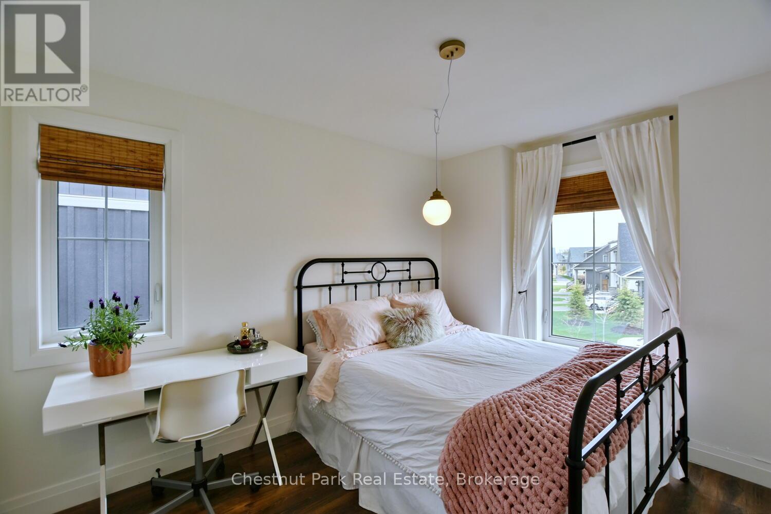 146 Red Pine Street, Blue Mountains, ON - Indoor Photo Showing Bedroom