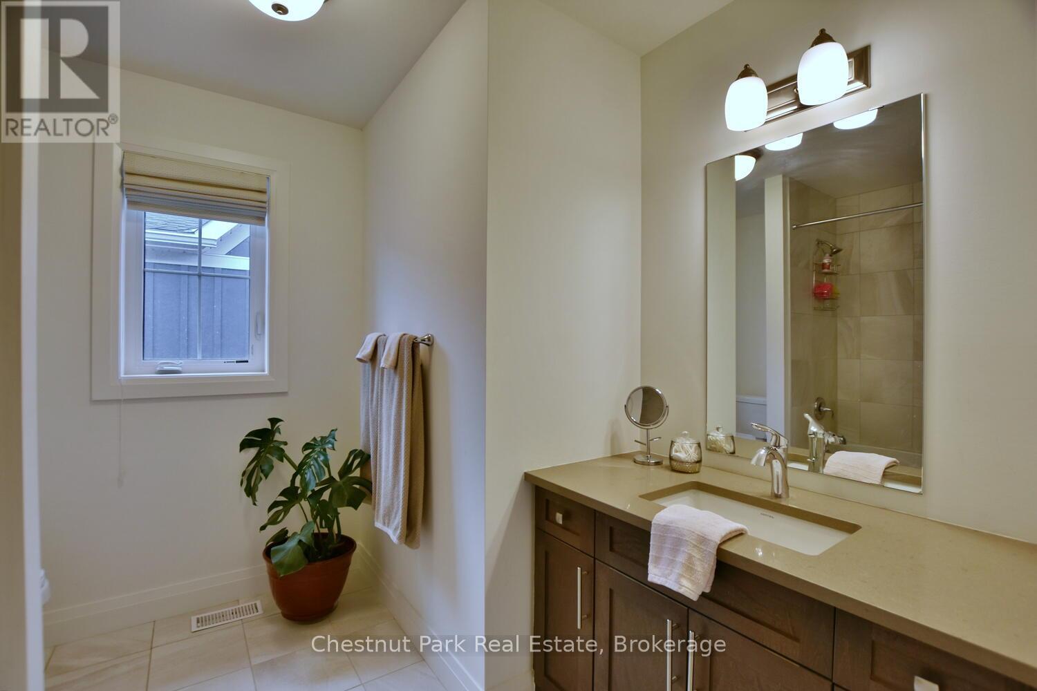 146 Red Pine Street, Blue Mountains, ON - Indoor Photo Showing Bathroom