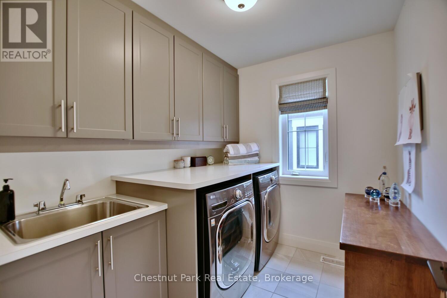 146 Red Pine Street, Blue Mountains, ON - Indoor Photo Showing Laundry Room