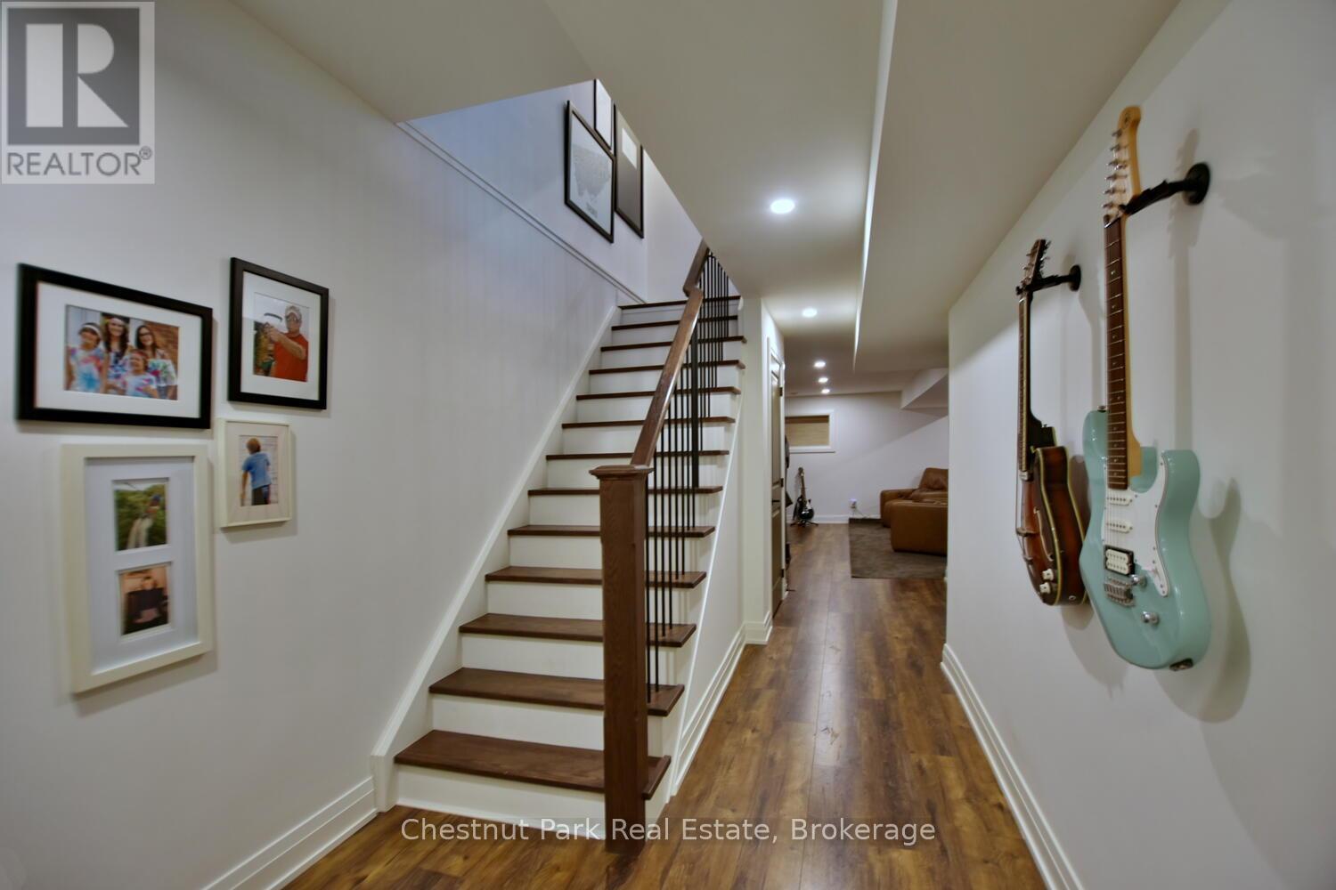 146 Red Pine Street, Blue Mountains, ON - Indoor Photo Showing Other Room