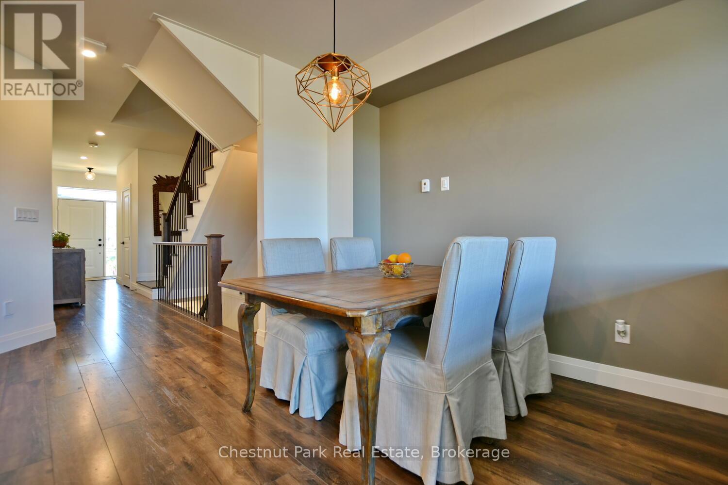 146 Red Pine Street, Blue Mountains, ON - Indoor Photo Showing Dining Room