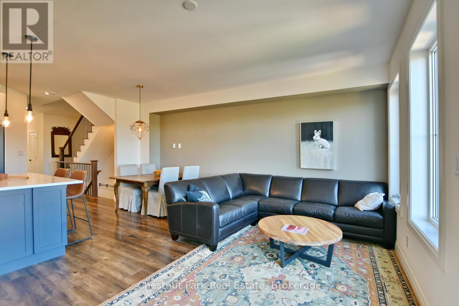 146 Red Pine Street, Blue Mountains, ON - Indoor Photo Showing Living Room