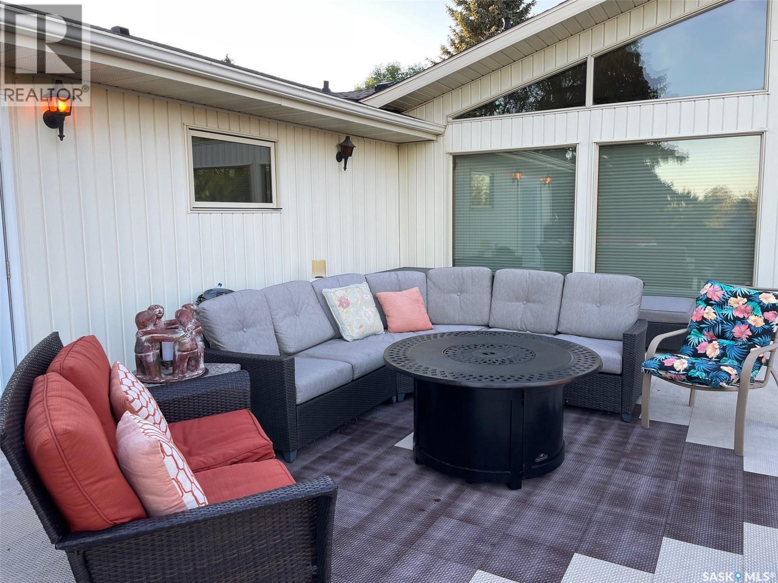 110 Logan Crescent E, Yorkton, SK - Outdoor With Deck Patio Veranda With Exterior