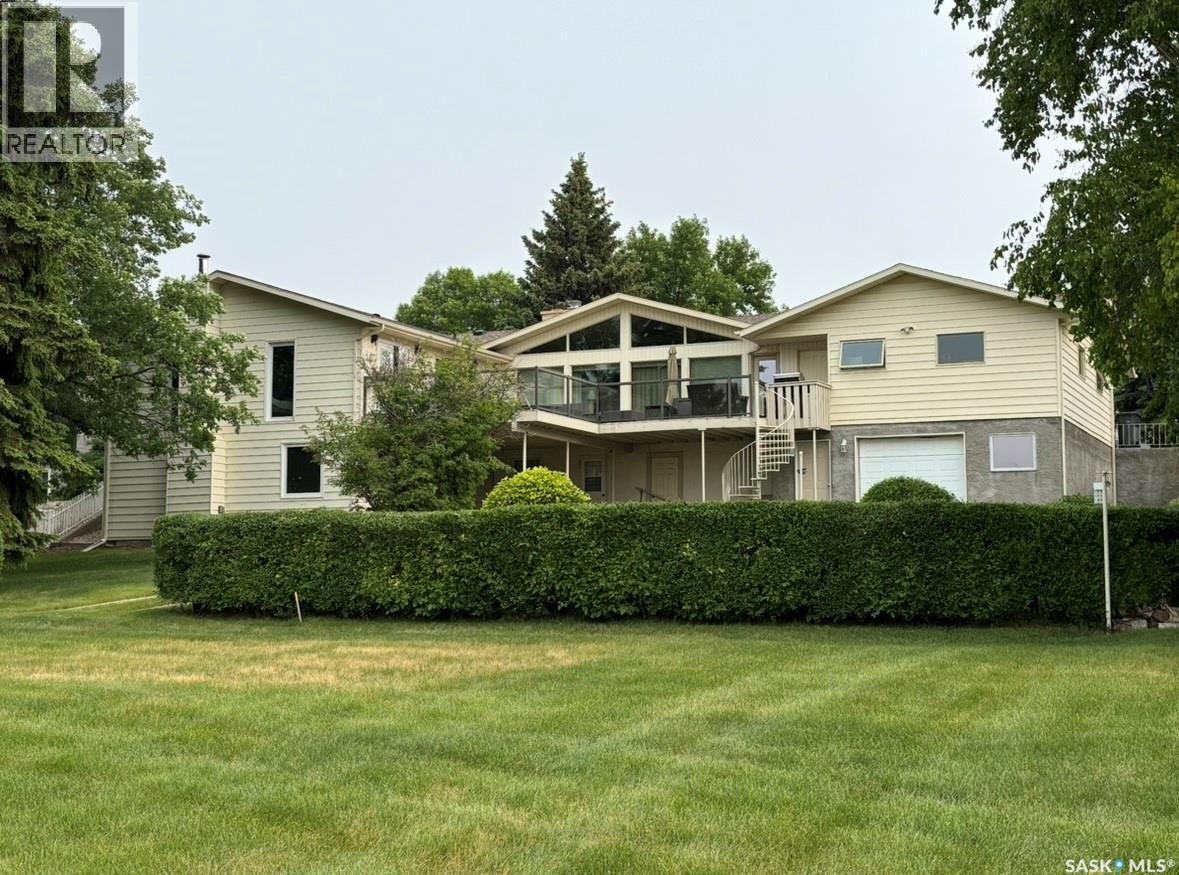 110 Logan Crescent E, Yorkton, SK - Outdoor