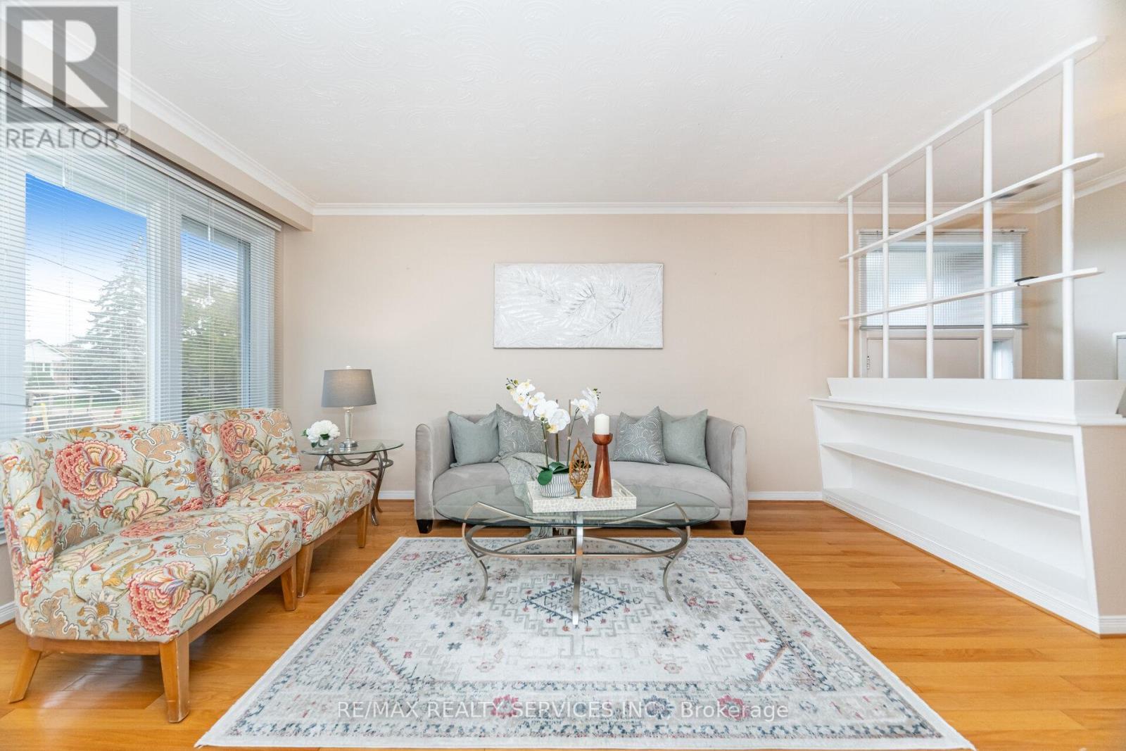 41 Kimbark Drive, Brampton, ON - Indoor Photo Showing Living Room