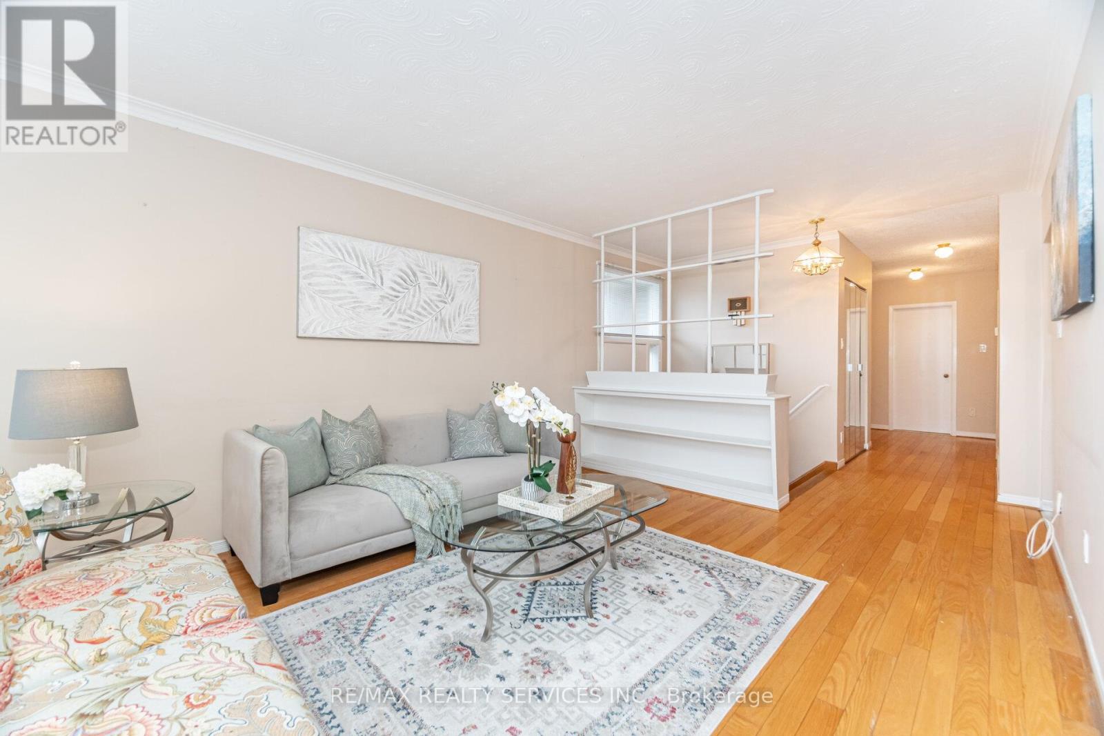 41 Kimbark Drive, Brampton, ON - Indoor Photo Showing Living Room