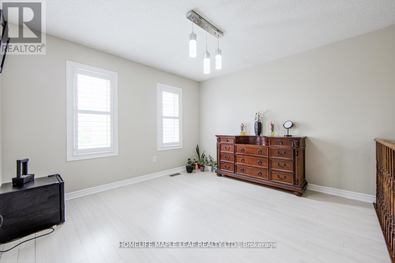 535 Wansbrough Way, Shelburne, ON - Indoor Photo Showing Bedroom