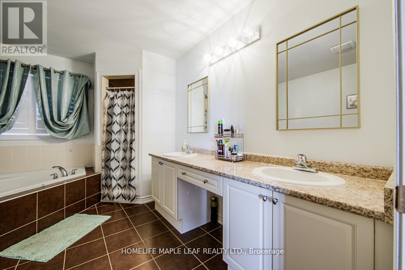 535 Wansbrough Way, Shelburne, ON - Indoor Photo Showing Bathroom