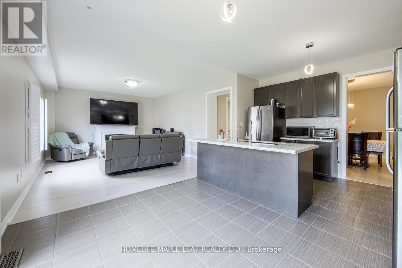 535 Wansbrough Way, Shelburne, ON - Indoor Photo Showing Kitchen