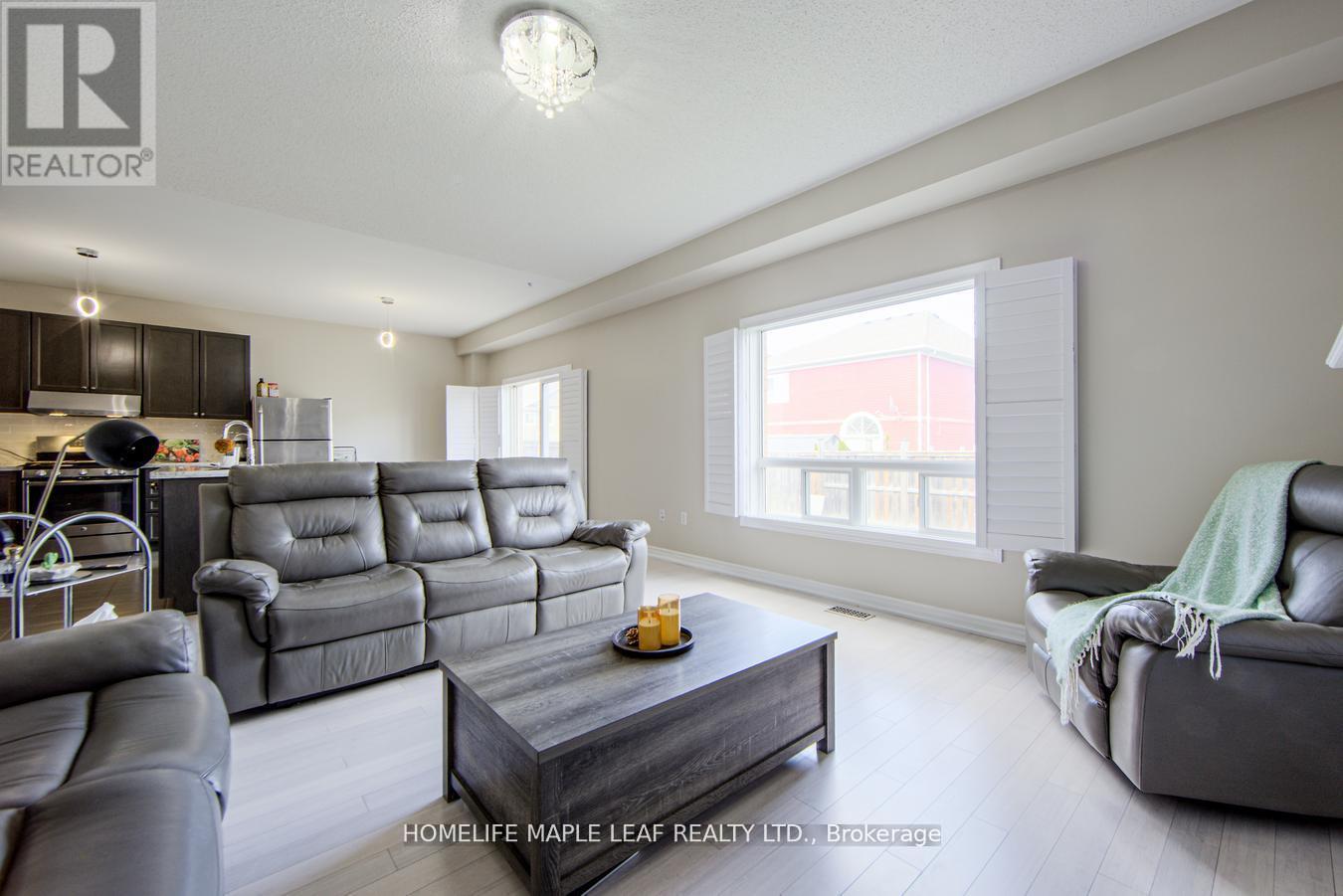 535 Wansbrough Way, Shelburne, ON - Indoor Photo Showing Living Room
