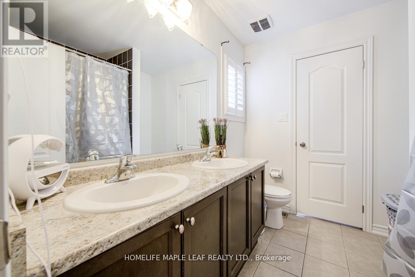 535 Wansbrough Way, Shelburne, ON - Indoor Photo Showing Bathroom