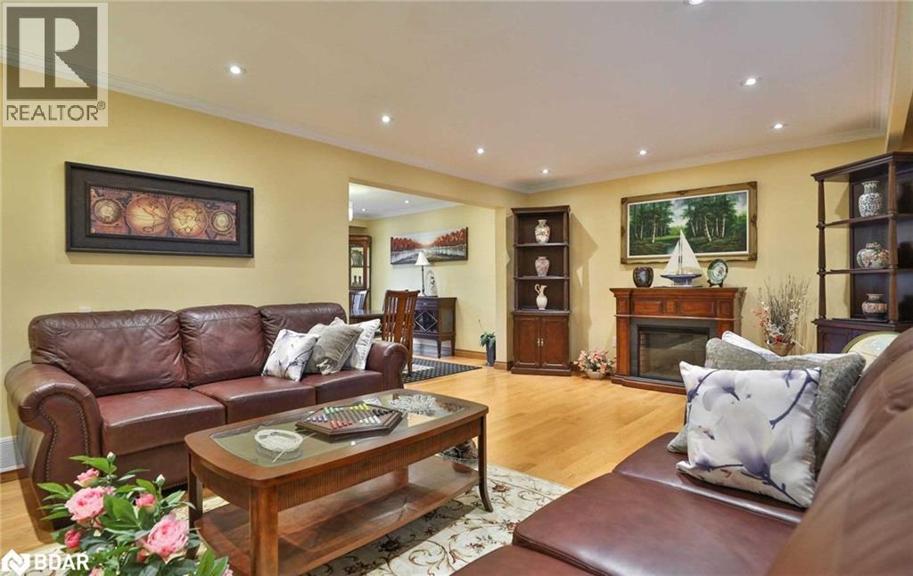 2100 Waycross Crescent, Mississauga, ON - Indoor Photo Showing Living Room With Fireplace