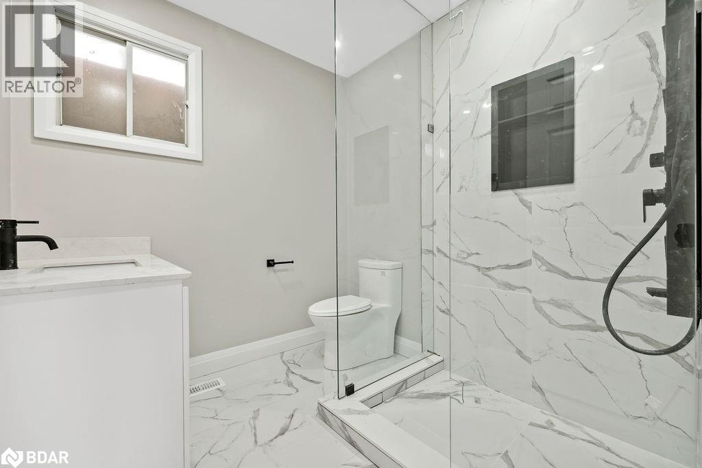 354 Barton Street E Unit# Upper, Hamilton, ON - Indoor Photo Showing Bathroom