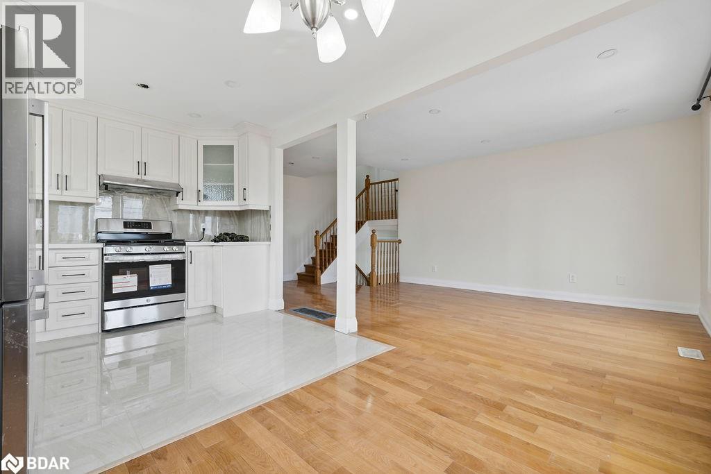 354 Barton Street E Unit# Upper, Hamilton, ON - Indoor Photo Showing Kitchen