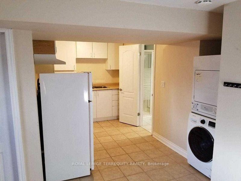 Basement-323 Towercrest Drive, Newmarket, ON - Indoor Photo Showing Laundry Room