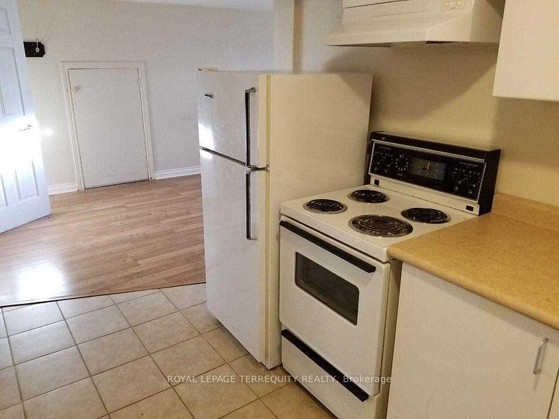 Basement-323 Towercrest Drive, Newmarket, ON - Indoor Photo Showing Kitchen