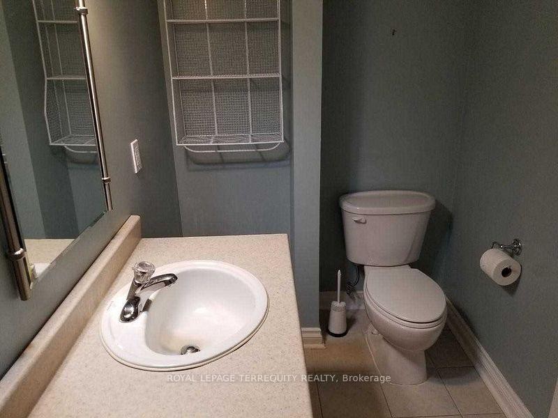 Basement-323 Towercrest Drive, Newmarket, ON - Indoor Photo Showing Bathroom