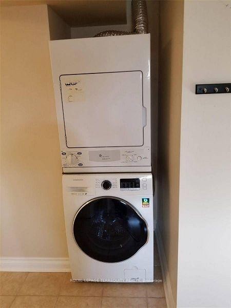 Basement-323 Towercrest Drive, Newmarket, ON - Indoor Photo Showing Laundry Room