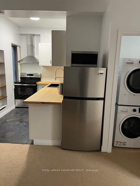 Main-208 Carlton Street, Toronto, ON - Indoor Photo Showing Laundry Room
