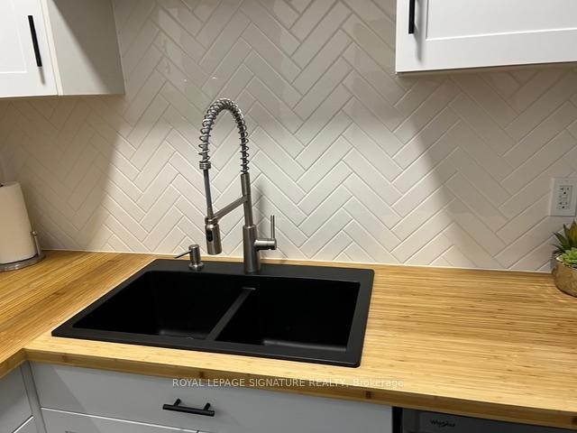 Main-208 Carlton Street, Toronto, ON - Indoor Photo Showing Kitchen