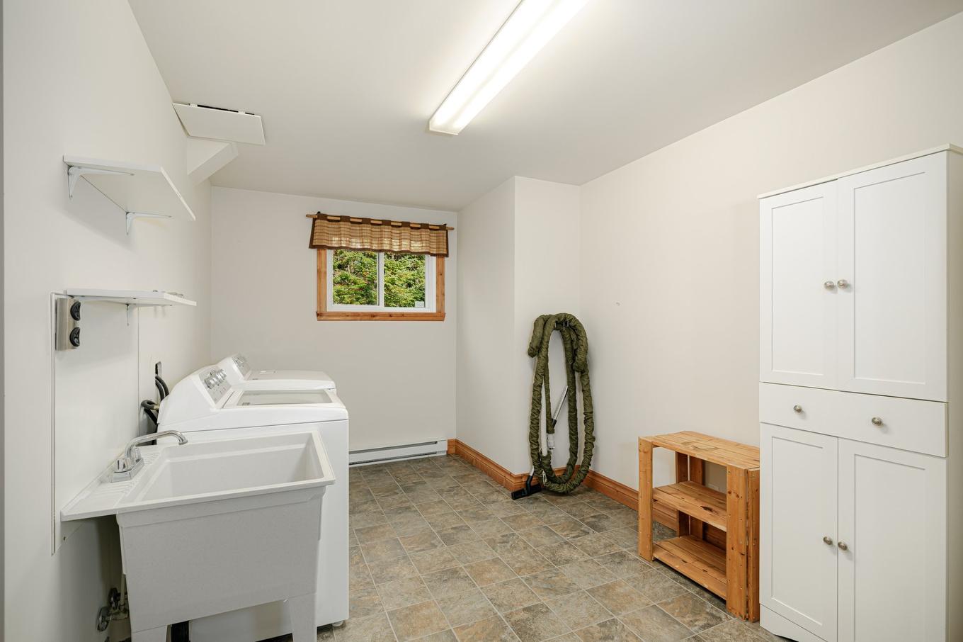 Salle de lavage - 61 Rue Éliette, Saint-Côme, QC - Indoor Photo Showing Laundry Room