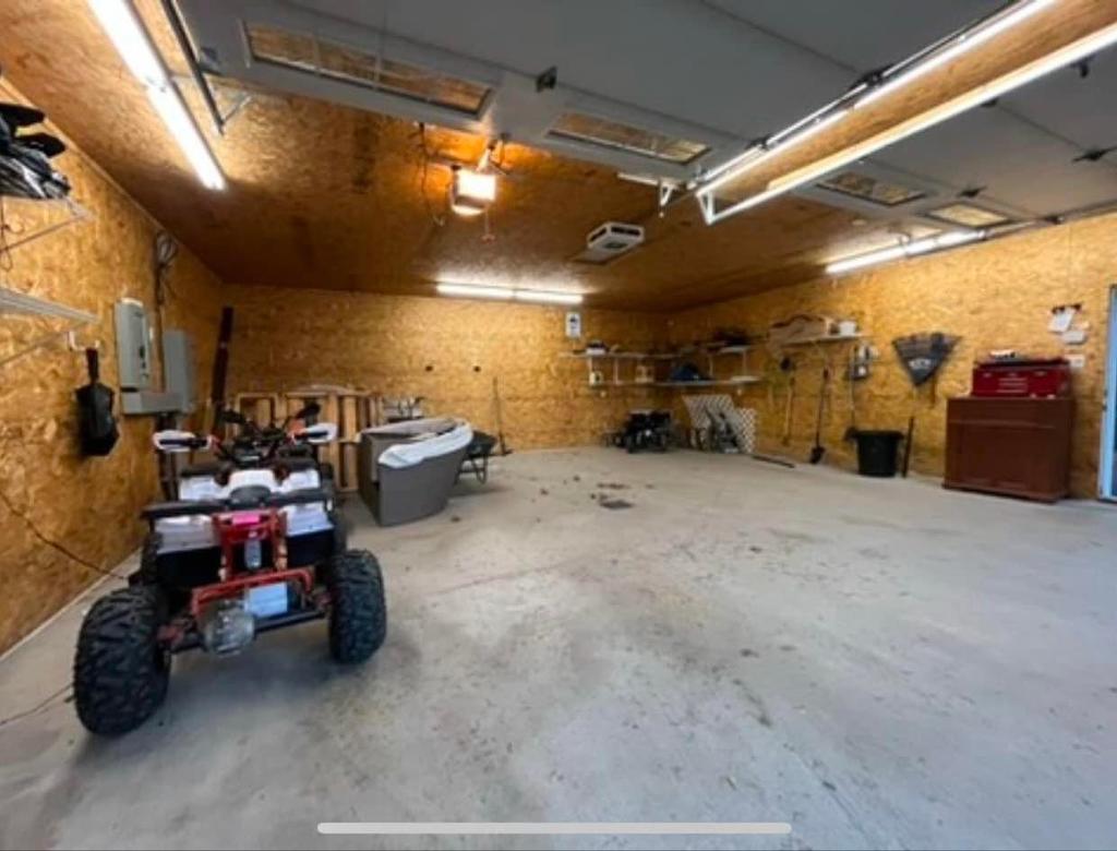 Garage - 61 Rue Éliette, Saint-Côme, QC - Indoor Photo Showing Garage