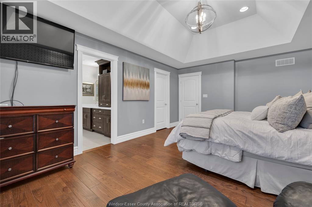 102 Hayes Avenue, Tecumseh, ON - Indoor Photo Showing Bedroom