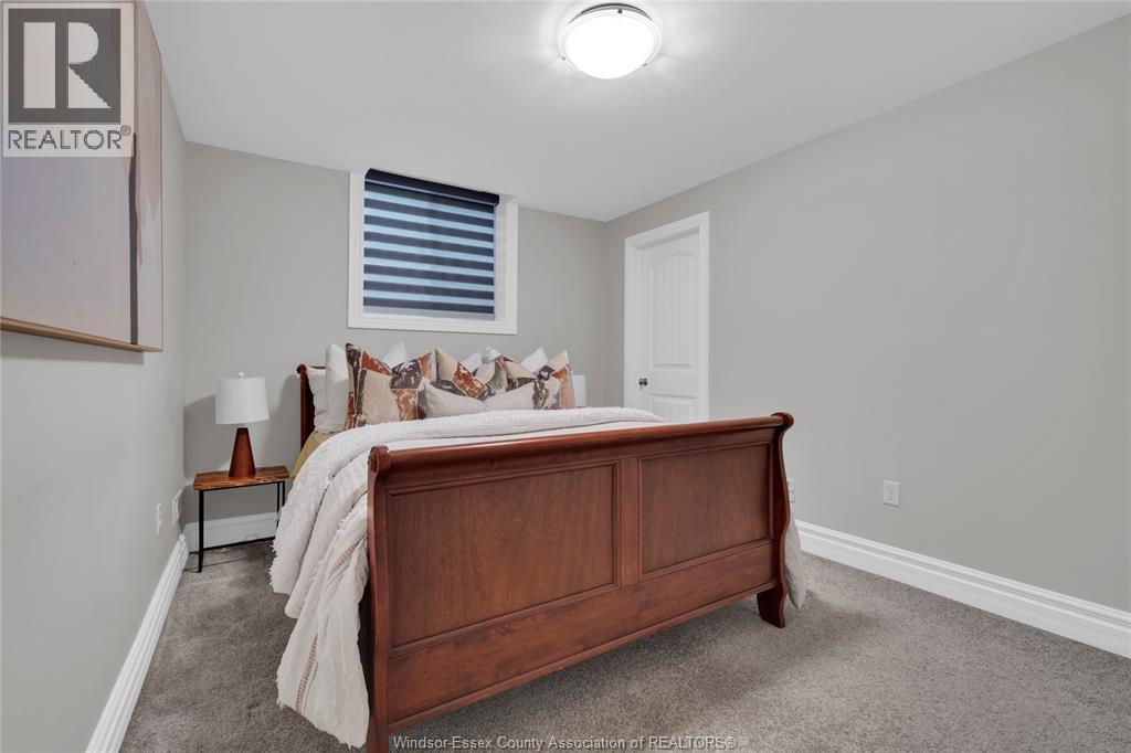 102 Hayes Avenue, Tecumseh, ON - Indoor Photo Showing Bedroom