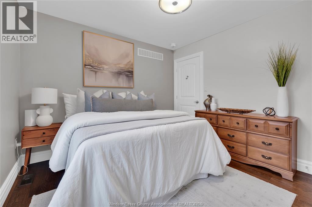 102 Hayes Avenue, Tecumseh, ON - Indoor Photo Showing Bedroom