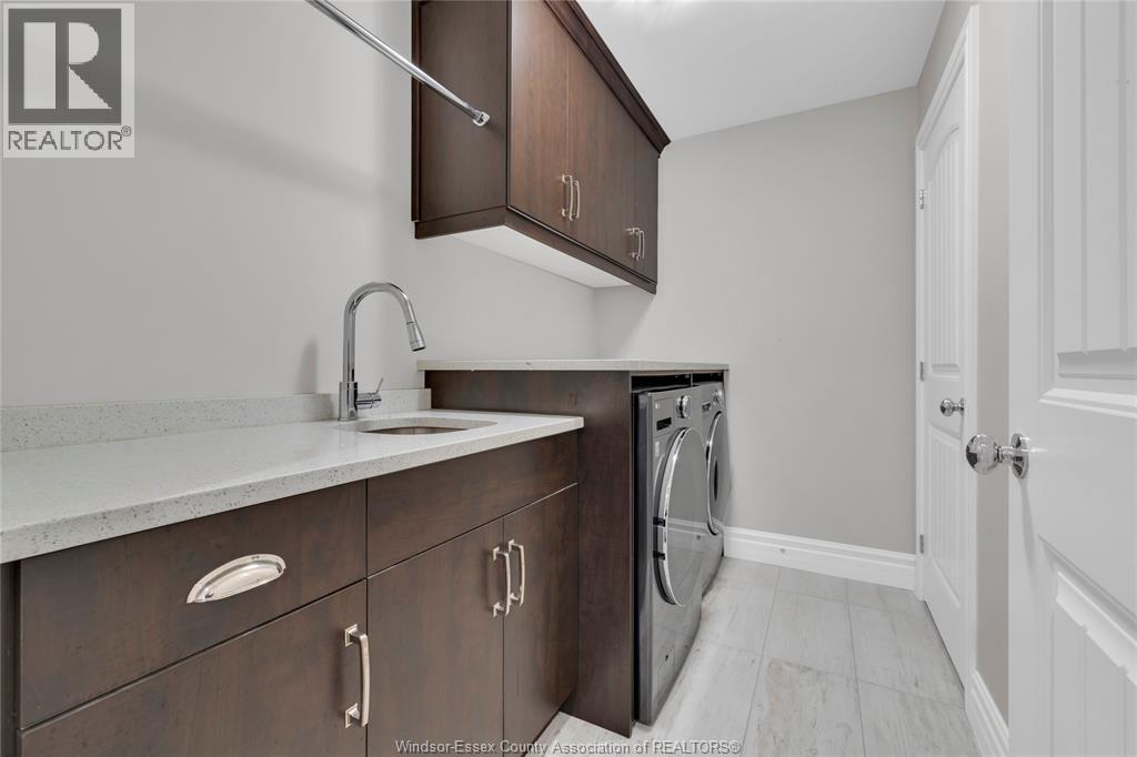 102 Hayes Avenue, Tecumseh, ON - Indoor Photo Showing Laundry Room