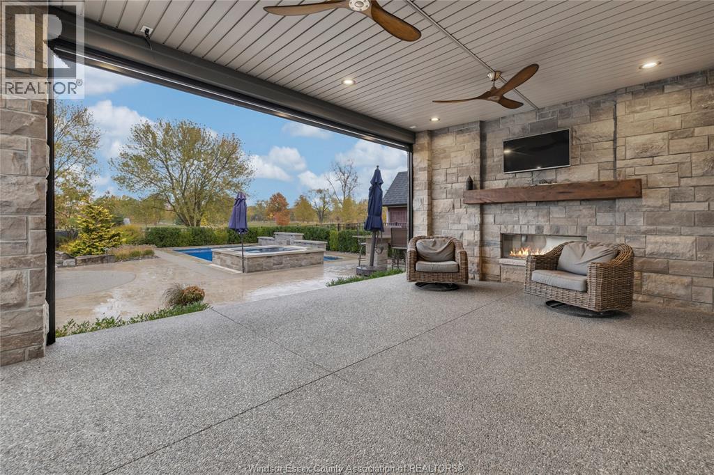 102 Hayes Avenue, Tecumseh, ON - Outdoor