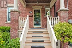 93 MEDLAND CRESCENT  Toronto, ON M6P 2N3