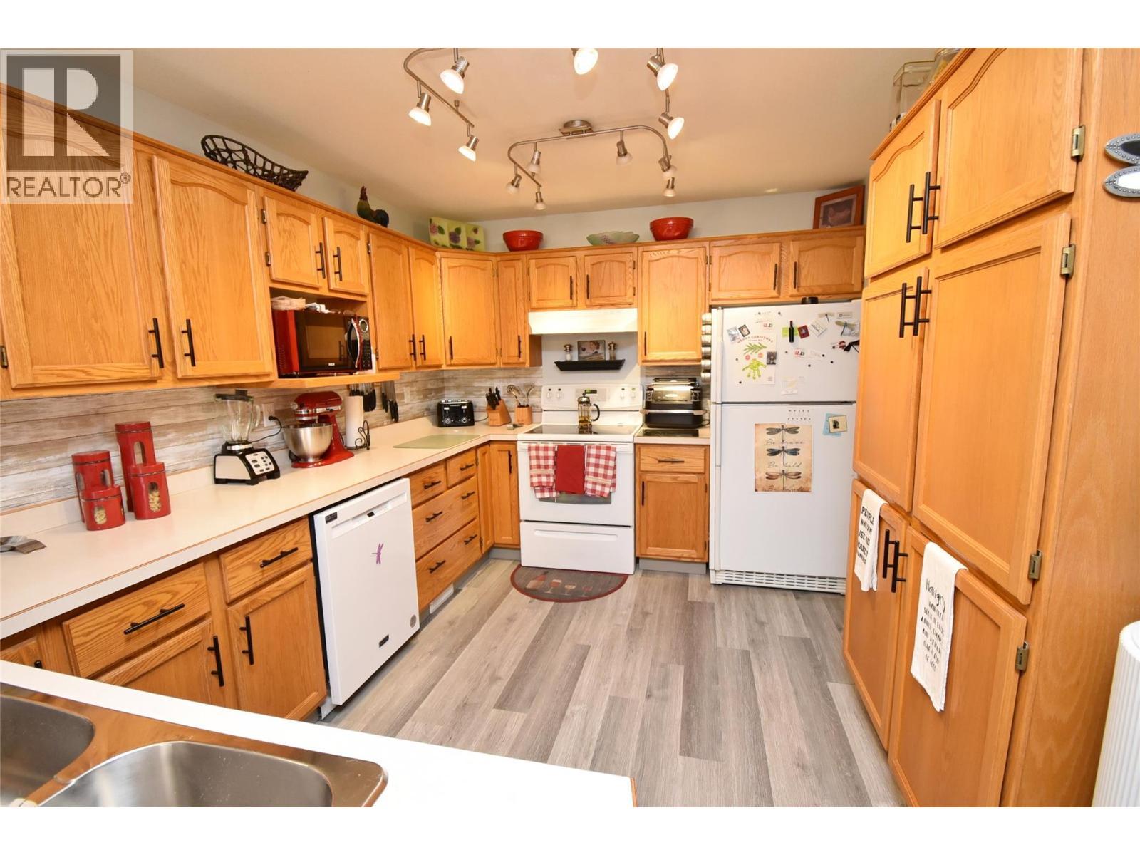 4404 20 Street Unit# 3, Vernon, BC - Indoor Photo Showing Kitchen