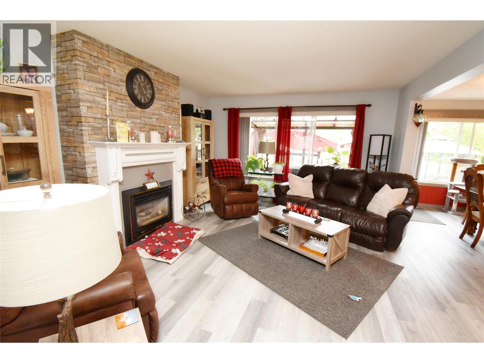 4404 20 Street Unit# 3, Vernon, BC - Indoor Photo Showing Living Room With Fireplace
