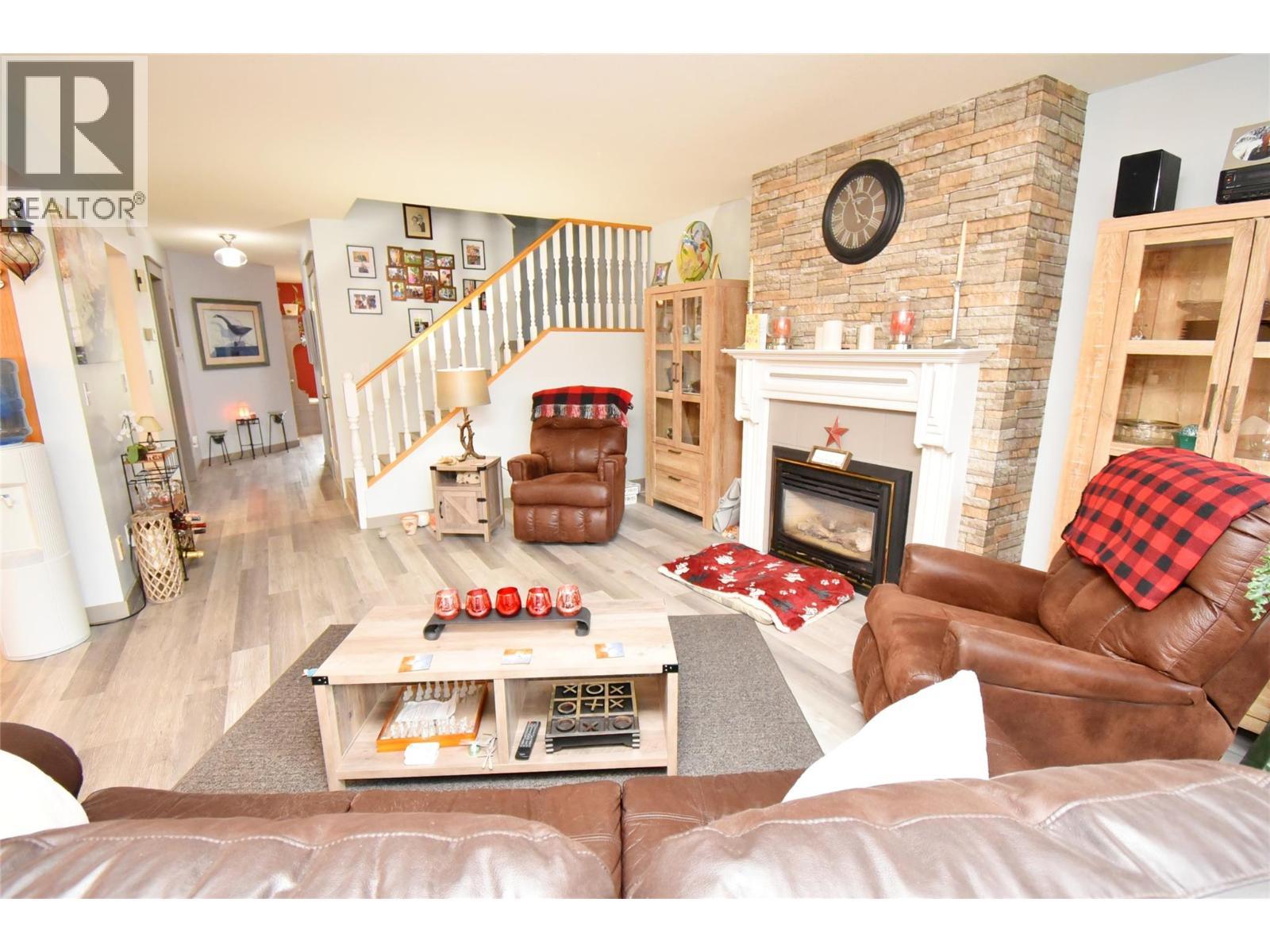 4404 20 Street Unit# 3, Vernon, BC - Indoor Photo Showing Living Room With Fireplace