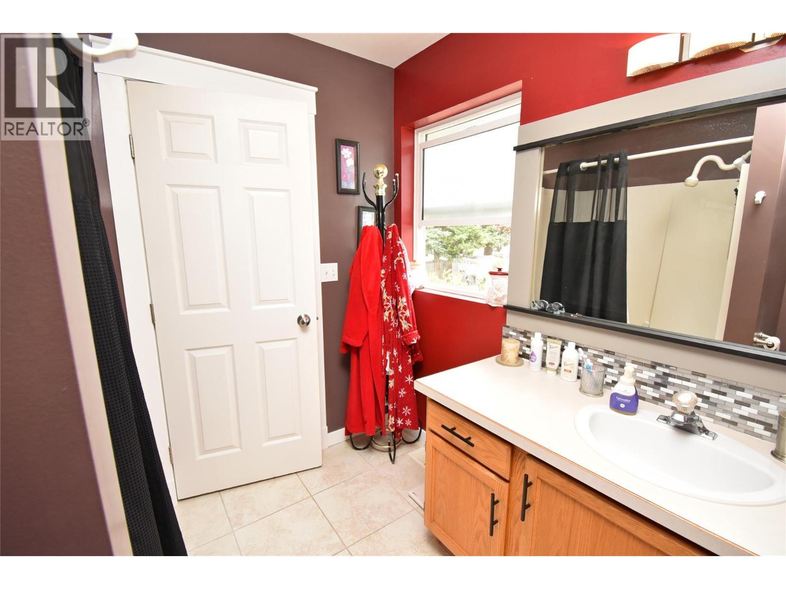 4404 20 Street Unit# 3, Vernon, BC - Indoor Photo Showing Bathroom