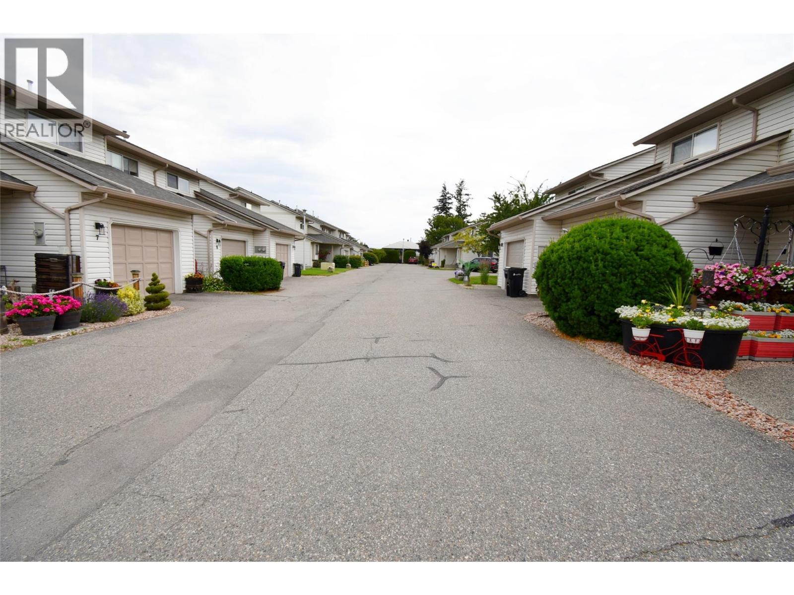 4404 20 Street Unit# 3, Vernon, BC - Outdoor