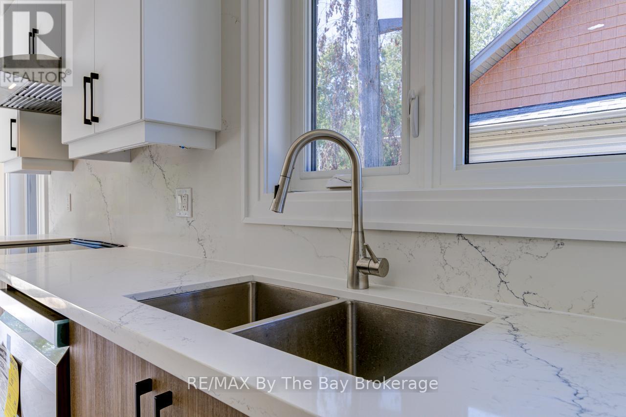 209854 Highway 26, Blue Mountains, ON - Indoor Photo Showing Kitchen With Double Sink