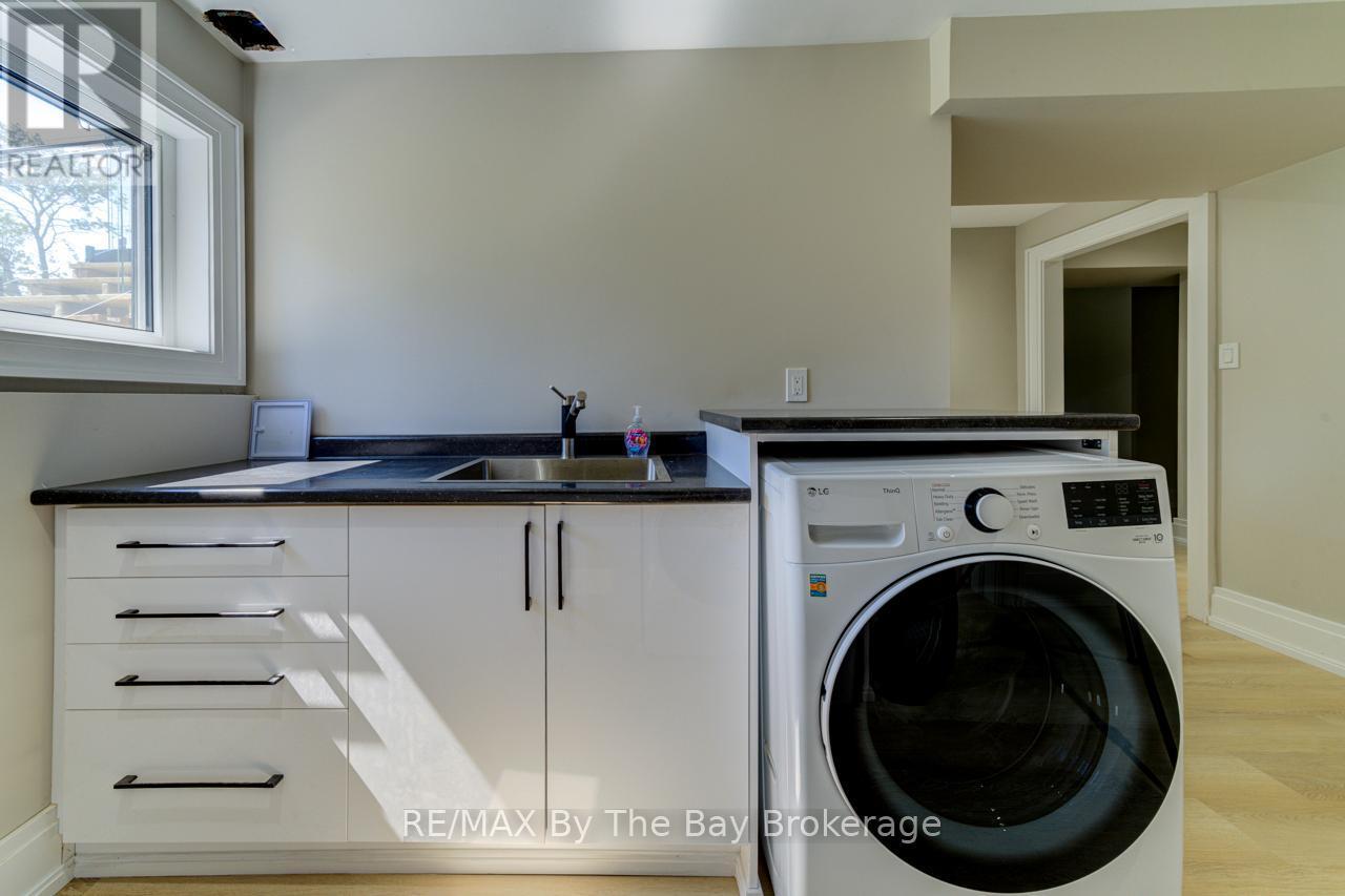 209854 Highway 26, Blue Mountains, ON - Indoor Photo Showing Laundry Room