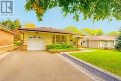 3633 CHIPLOW ROAD  Mississauga, ON L4X 2R1