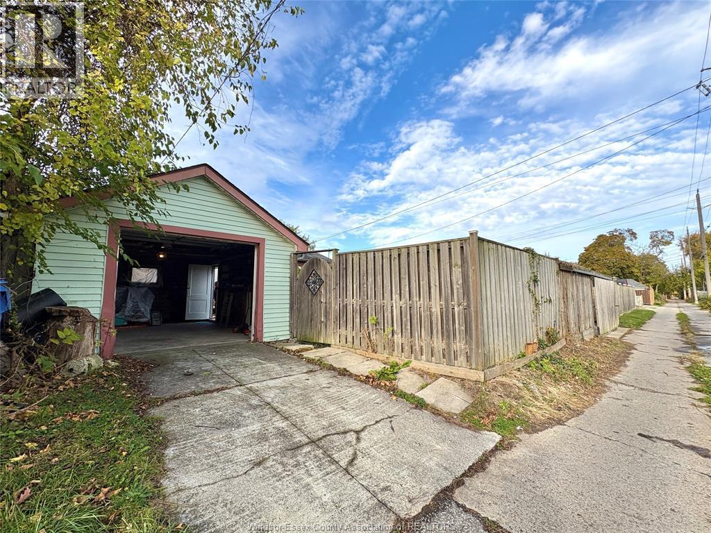 1794 Gladstone Unit# Back, Windsor, ON - Outdoor