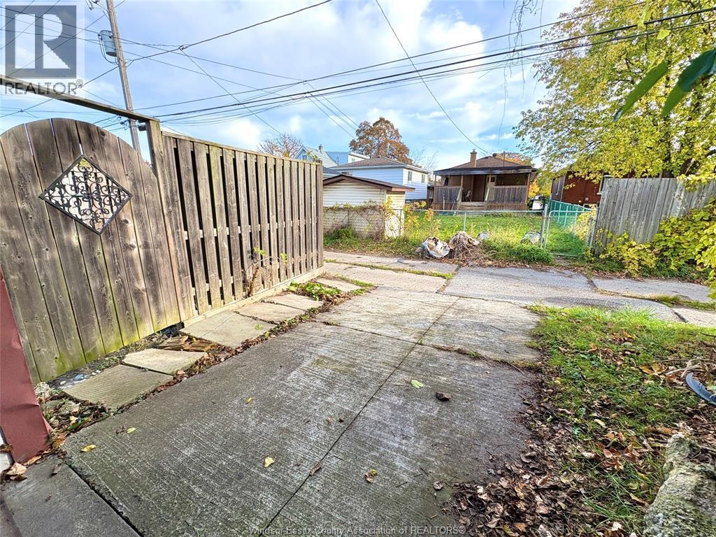 1794 Gladstone Unit# Back, Windsor, ON - Outdoor