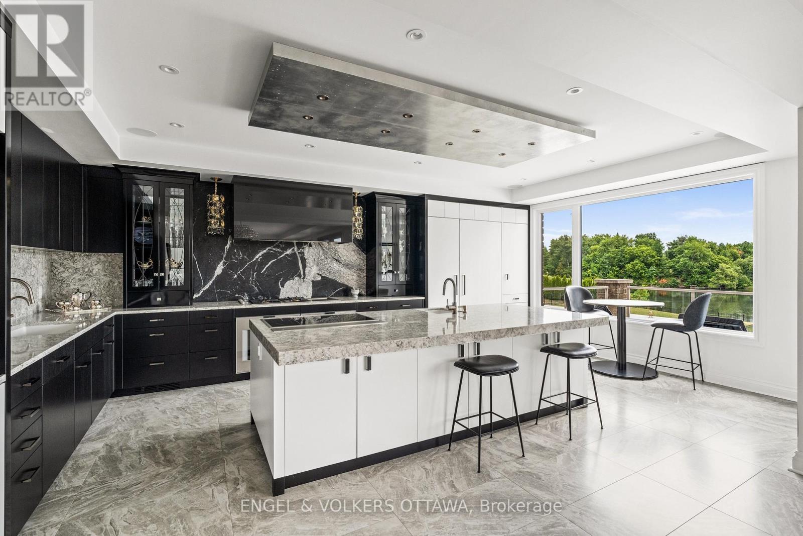 151 Winding Way, Ottawa, ON - Indoor Photo Showing Kitchen With Upgraded Kitchen