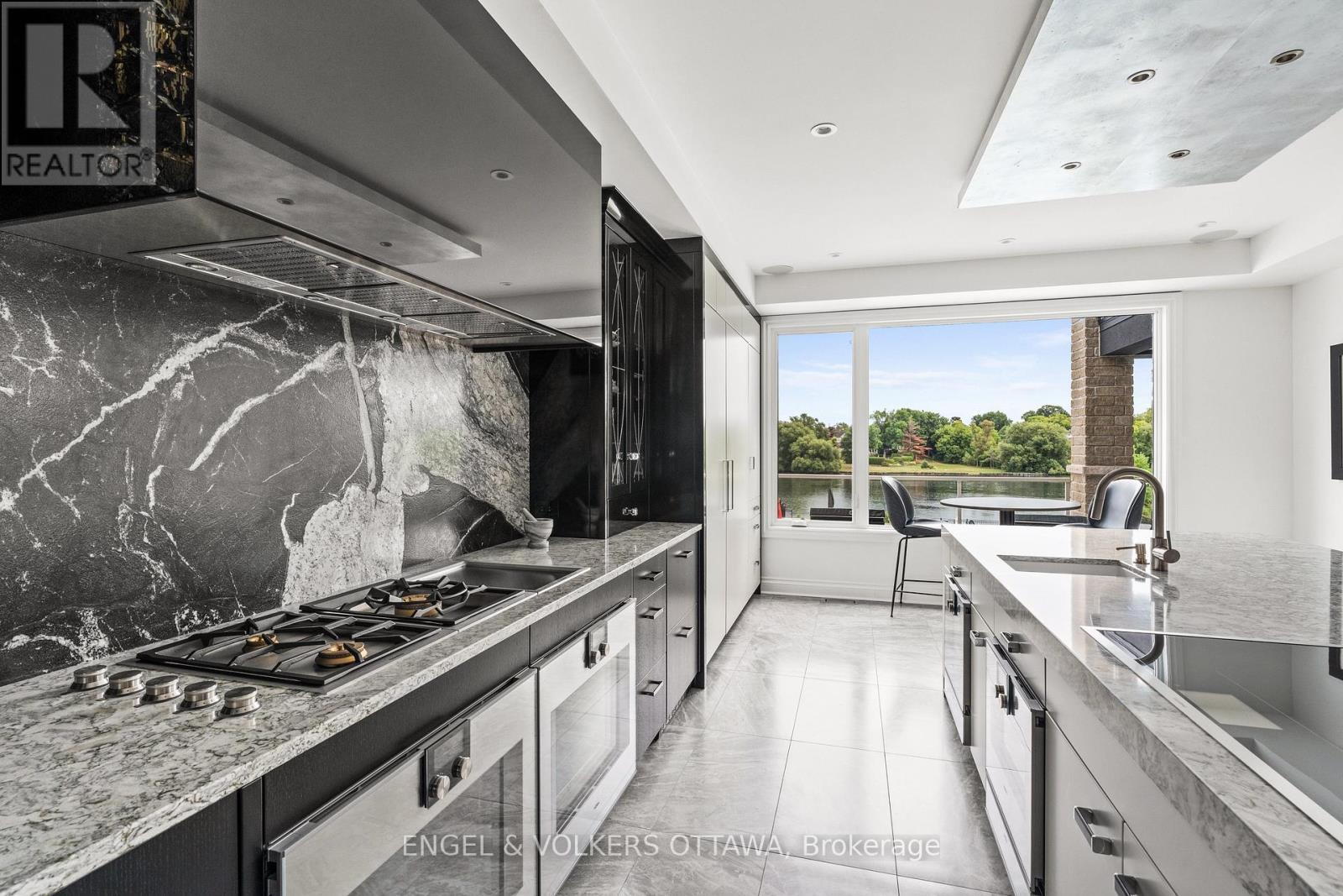 151 Winding Way, Ottawa, ON - Indoor Photo Showing Kitchen With Upgraded Kitchen