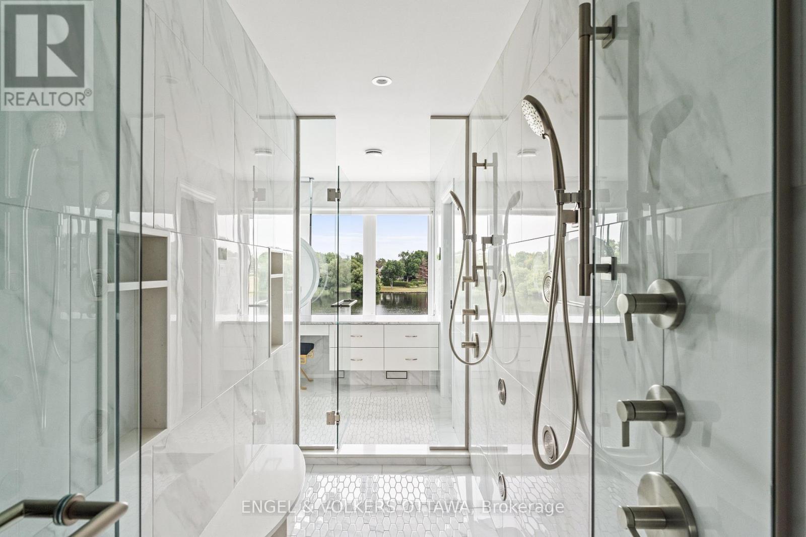 151 Winding Way, Ottawa, ON - Indoor Photo Showing Bathroom