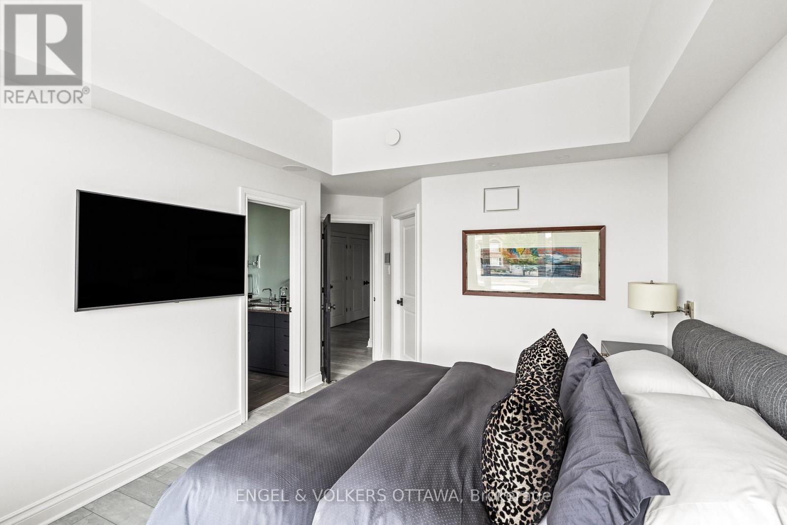 151 Winding Way, Ottawa, ON - Indoor Photo Showing Other Room