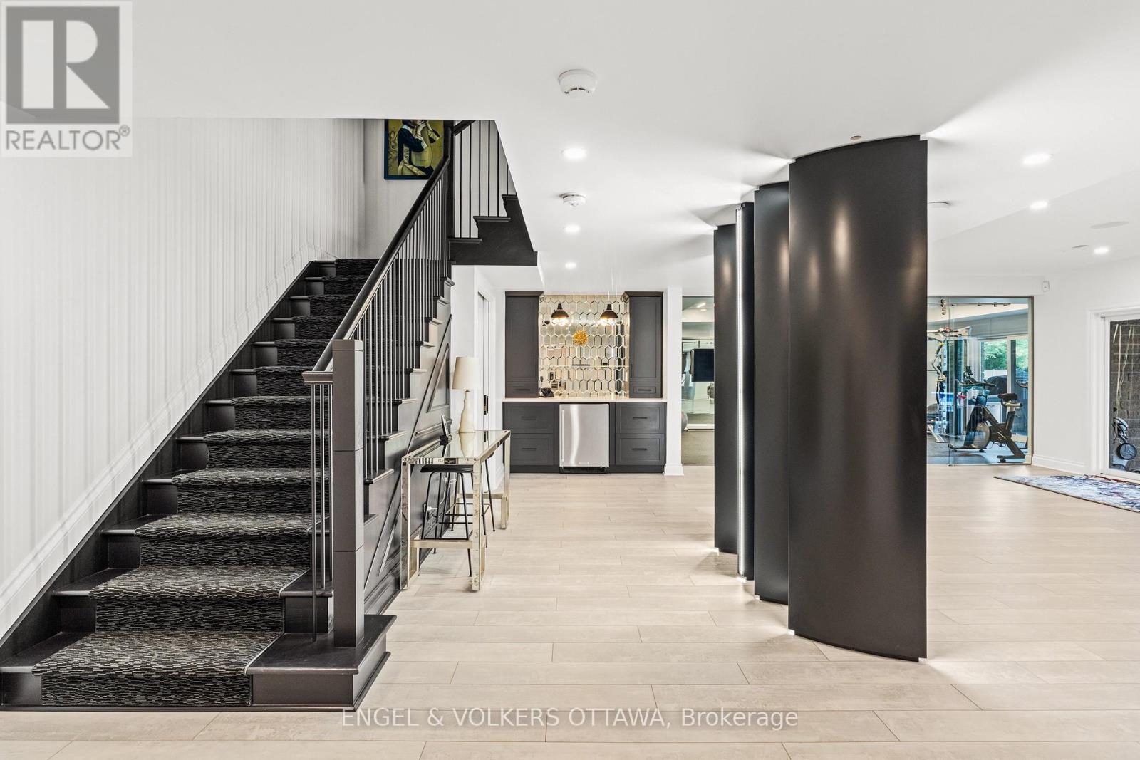 151 Winding Way, Ottawa, ON - Indoor Photo Showing Other Room